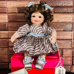 D29 HERSHEY’S Hugs Tiny Tot Doll